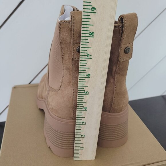 NWT Zodiac Tan Faux  Suede Teresa Chelsea Boots Womens Size 7 Ankle Booties - Picture 6 of 10